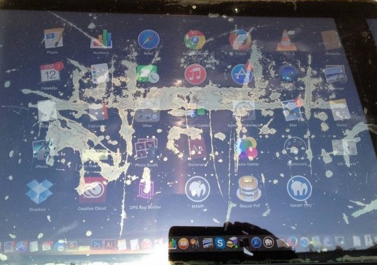 Terima Jasa Pembersihan LCD MacBook Retina/ Menghilangkan Kerak Coating Layar Retina Macbook Retina di Malang